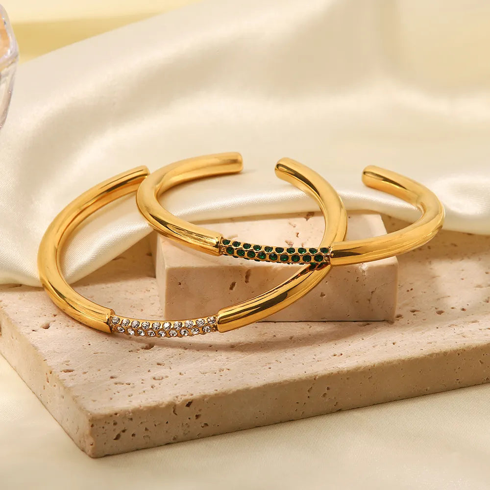 Armreif mit Zirkoniasteinen, vergoldet mit 18 Karat Gold