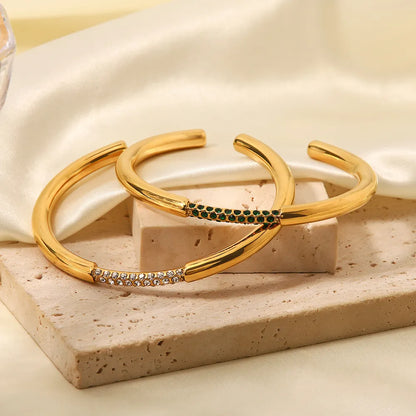 Armreif mit Zirkoniasteinen, vergoldet mit 18 Karat Gold