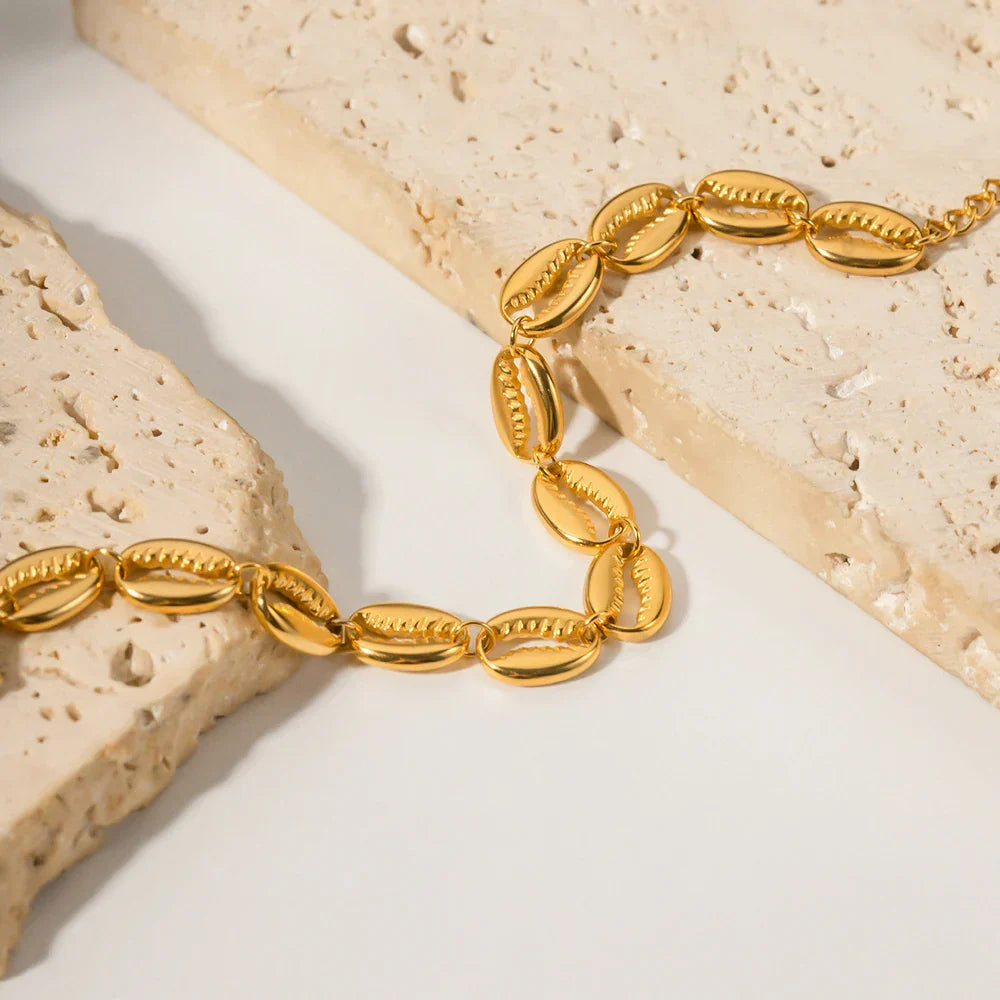 Muschel-Armband, vergoldet mit 18 Karat Gold