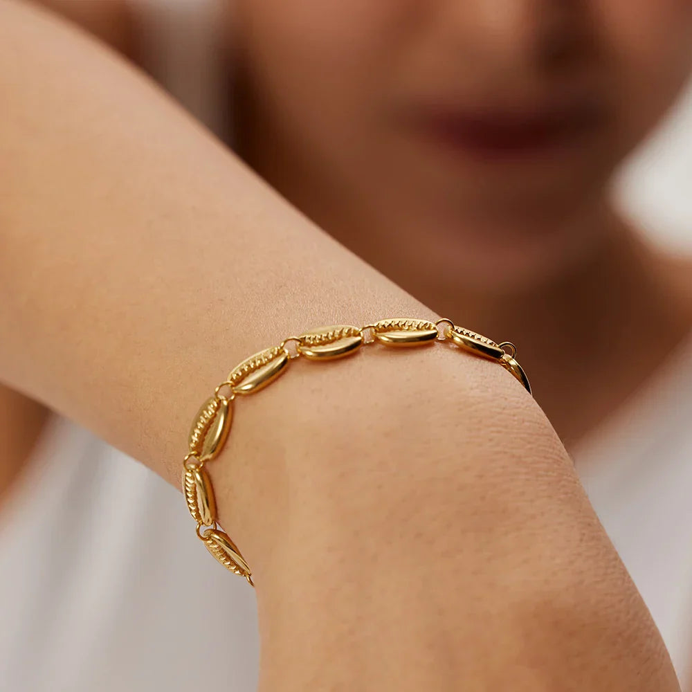 Muschel-Armband, vergoldet mit 18 Karat Gold