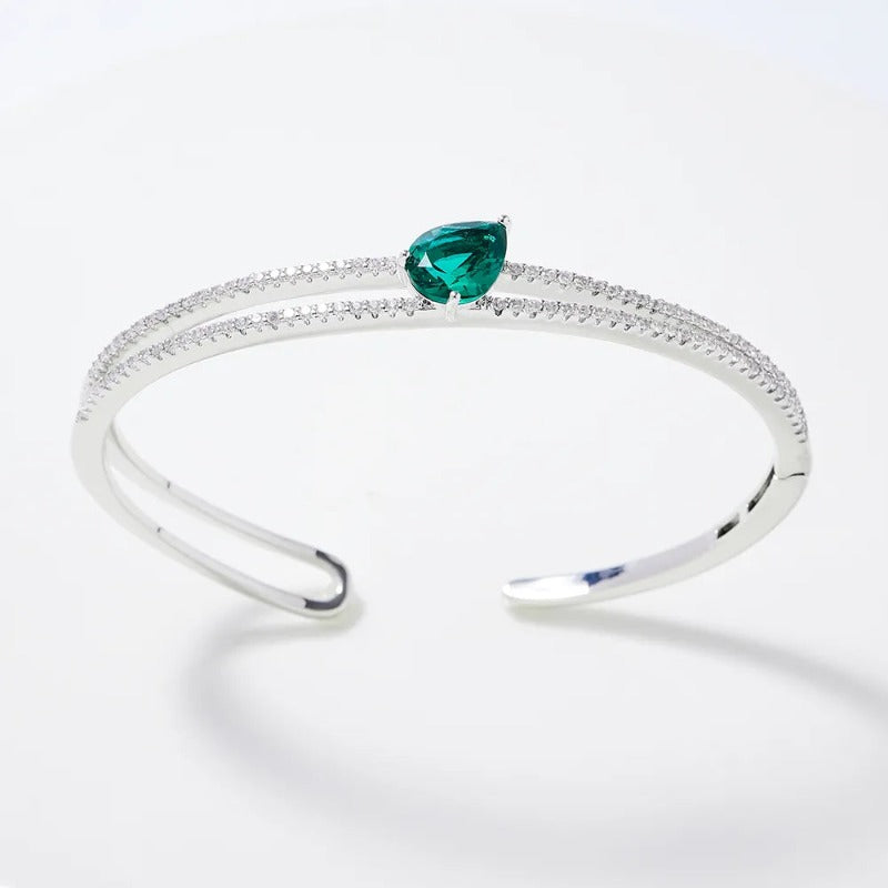 Silberner Armreif mit Smaragd