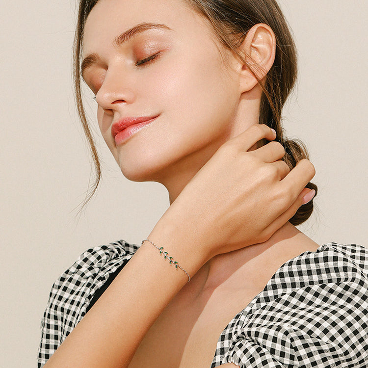 Armband mit grünen Blättern aus 925er Silber