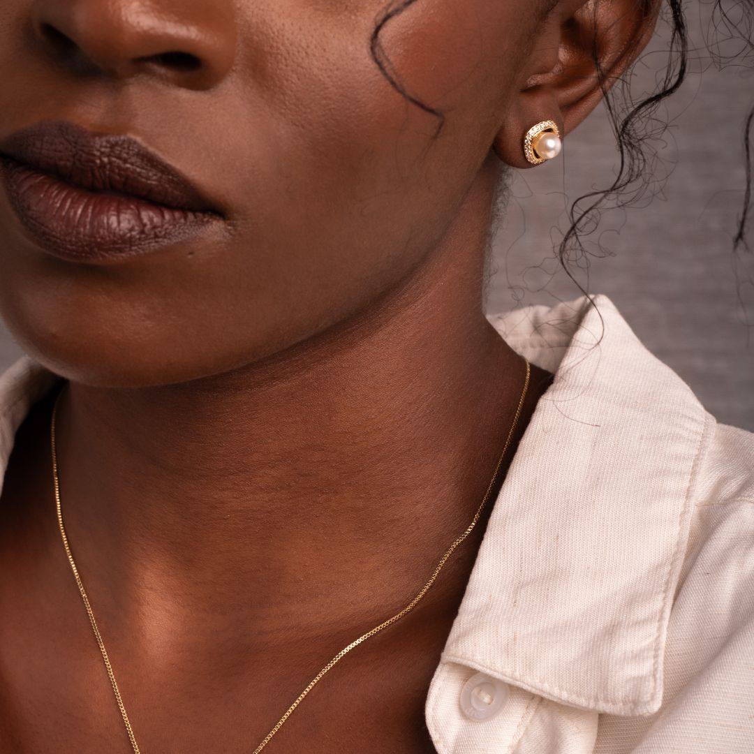 18K vergoldete Perlenohrringe mit quadratischen Zirkonia-Steinen